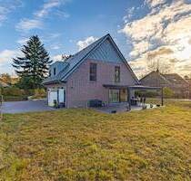 Neugebautes Einfamilienhaus - Hochwertig ausgestattet & energieeffizient mit eigenem Stromspeicher - Fockbek