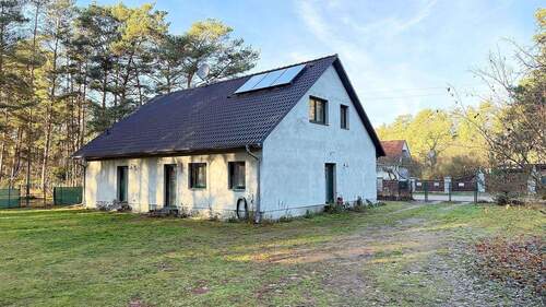 Haus von hinten - 7 Zimmer Einfamilienhaus zum Kaufen in Borkwalde