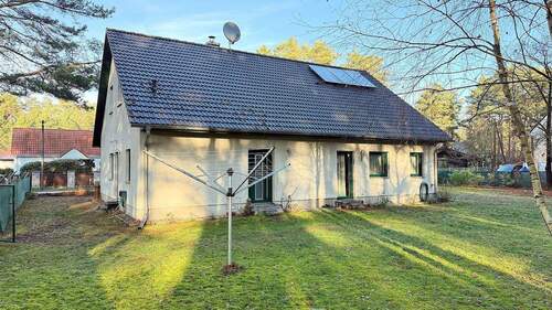 Haus von hinten links - 7 Zimmer Einfamilienhaus in Borkwalde