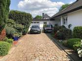 Hauseinfahrt mit Garage - Einfamilienhaus mit 135,00 m&sup2; in Bönningstedt zum Kaufen