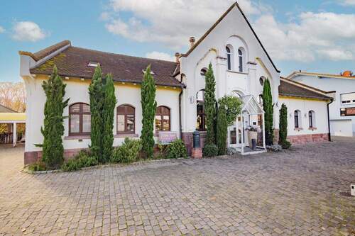Restaurant Außenansicht - Mehrfamilienhaus, Wohnhaus zum Kaufen in Kenzingen