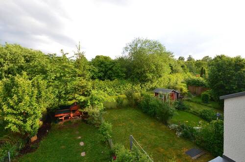 Aussicht Süd - Gepflegte frei werdende 2,5-Zi.-Galeriewhg. mit Einbaukü. u. Südbalkon in Rgbg SüdUninähe