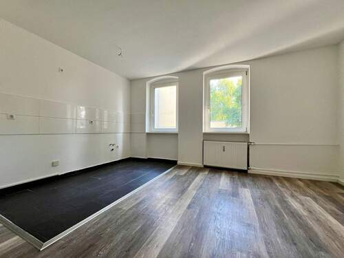 Seitenhaus - Wohnung im OG - 