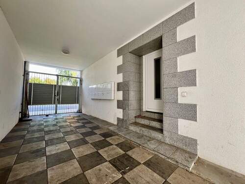 Vorderhaus - Haustür - Gewerbeobjekt (Büro, Produktion, Verkauf) in Magdeburg