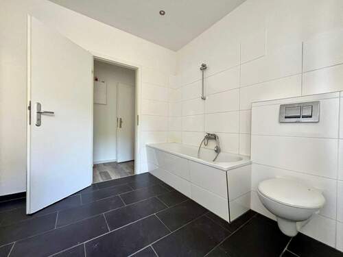 Seitenhaus - Wohnung im OG - 