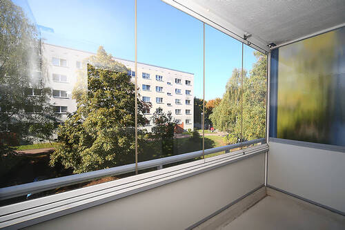 Balkon - Schicke 3-Raumwohnung mit verglastem Balkon und netter Nachbarschaft