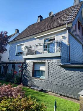 Gartenseite - 5 Zimmer Mehrfamilienhaus, Wohnhaus zum Kaufen in Plettenberg