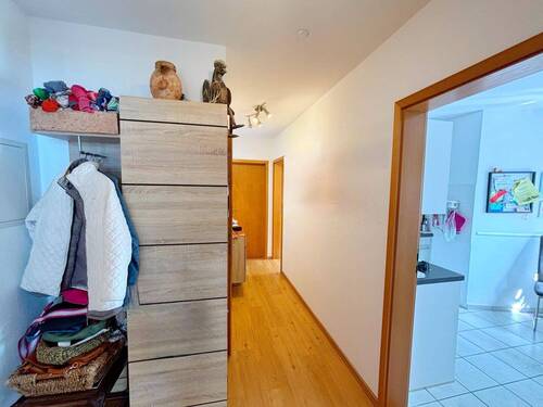 Flur - Etagenwohnung mit 72,00 m&sup2; in Burscheid zum Kaufen