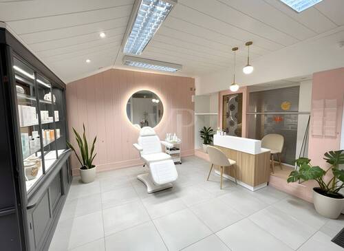 Gewerbe 2 / Kosmetikstudio - KI generiert - 