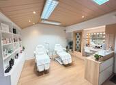 Gewerbe 2 / Kosmetikstudio - KI generiert - 