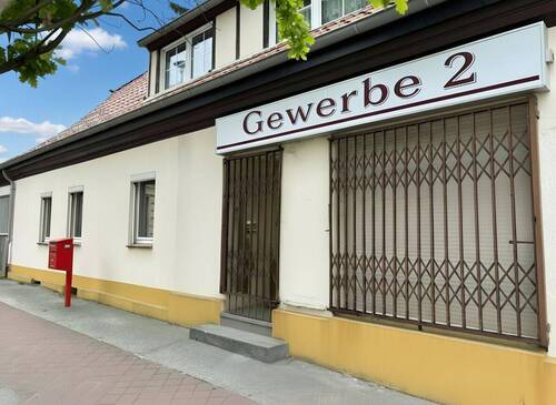 Gewerbe 2 (straßenseitiger Eingang) - 
