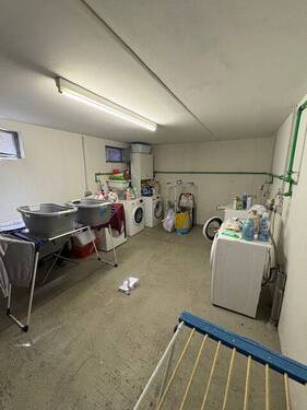 Waschmaschinenraum im Keller - 