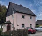 vordere Ansicht vom Haus - 4 Zimmer Einfamilienhaus zum Kaufen in Neuhausen