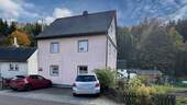 vordere Ansicht vom Haus - 4 Zimmer Einfamilienhaus in Neuhausen