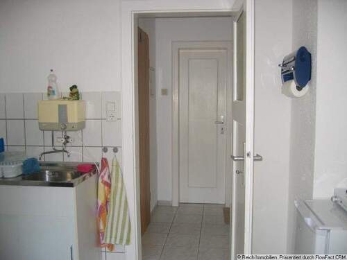 Küche mit Blick in den Flur - 