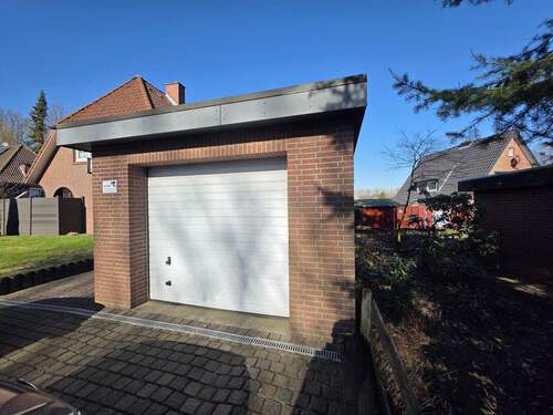 Garage - 5 Zimmer Mehrfamilienhaus, Wohnhaus zum Kaufen in Beckdorf