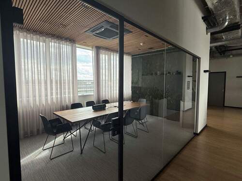 Besprechungsraum.jpg - Büro in Erlangen zur Miete