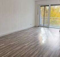 Rückersdorf, barrierearme und helle 2-ZW, 53 m², Balkon, kl. EBK gegen Ablöse, 2.OG mit Aufzug