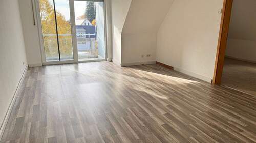 Wohnzimmer.jpg - 3 Zimmer Etagenwohnung zur Miete in Rückersdorf