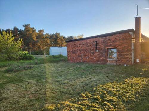 Werkstatt und Holzlager - 