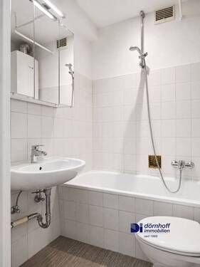 Badezimmer mit Wanne - 