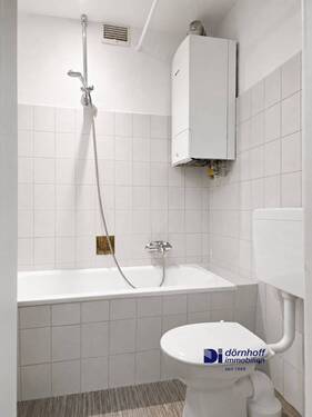 Badezimmer mit Wanne - 