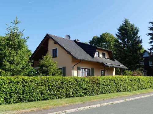Hausansicht - Einfamilienhaus mit 132,00 m² in Markneukirchen zum Kaufen