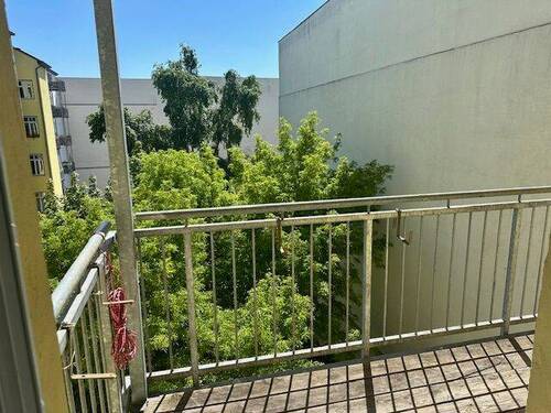 Balkon - Biete 3 Zimmer Wohnung mit Balkon!