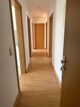 Flur - 3 Zimmer Etagenwohnung in Magdeburg