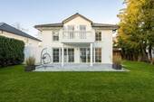 Hausansicht - AIGNER - Einziehen und Wohlfühlen - Stilvolles Einfamilienhaus in Toplage von Grünwald