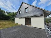 Ausgang zum Garten - 7 Zimmer Mehrfamilienhaus, Wohnhaus in Niederdreisbach