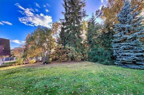 Garten mit eigenem Wald - 