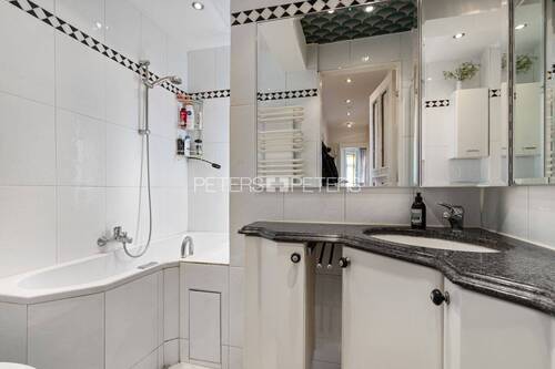 Badezimmer Erdgeschoss - Mehrfamilienhaus, Wohnhaus in Hamburg zum Kaufen