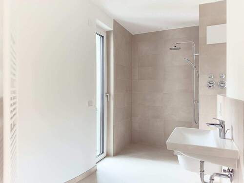 Badezimmer - Etagenwohnung mit 80,60 m&sup2; in Berlin zum Kaufen