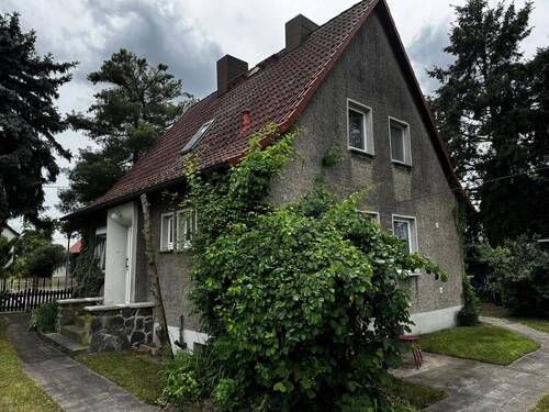 Hausansicht Blick zur Straße - 