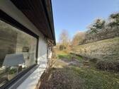 Blick zum großzügigen Grundstück - 7 Zimmer Einfamilienhaus in Heppenheim