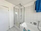 Wanne und Dusche.jpg - 