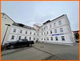 Ansicht - Gewerbe mit 4 Räumen, Küche und WC! Großer Parkplatz direkt am Haus!
