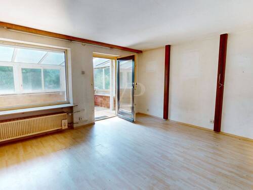 Wohnzimmer mit Zugang zur Terrasse - 3 Zimmer Reihenmittelhaus zum Kaufen in Offenburg