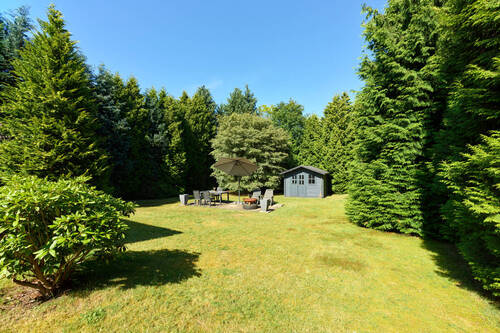 Blickdichter Garten mit Gerätehaus - 