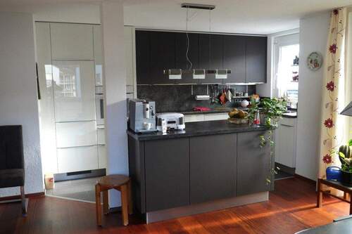 Moderne Einbauküche mit Einbaugeräten - 4 Zimmer Etagenwohnung zum Kaufen in Lauchringen