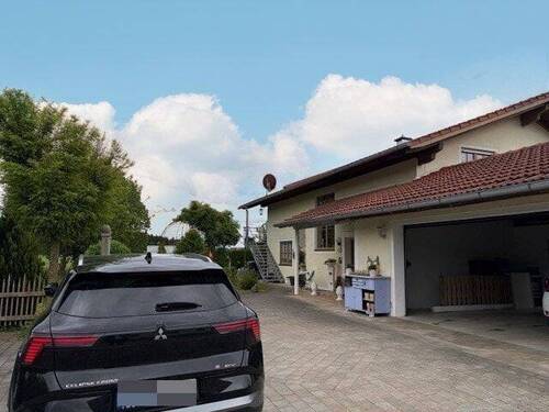 Außenansicht mit Garage - Charmante ETW in Schönram - 380.000,00&nbsp;EUR Kaufpreis, ca.&nbsp; 83,00&nbsp;m&sup2;&nbsp;Wohnfl&auml;che
