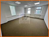 Büro 1 - Gewerbe mit 4 Räumen, Archiv und WC! Großer Parkplatz direkt am Haus!