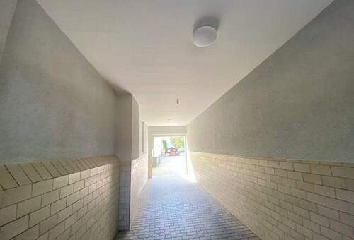 Eingangsbereich.jpg - 4 Zimmer Etagenwohnung zur Miete in Weißenfels