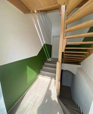 Treppenhaus.jpg - 4 Zimmer Etagenwohnung in Weißenfels