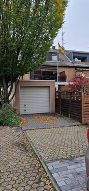2. Garage rückseitig - 6 Zimmer Mehrfamilienhaus, Wohnhaus in Hürth