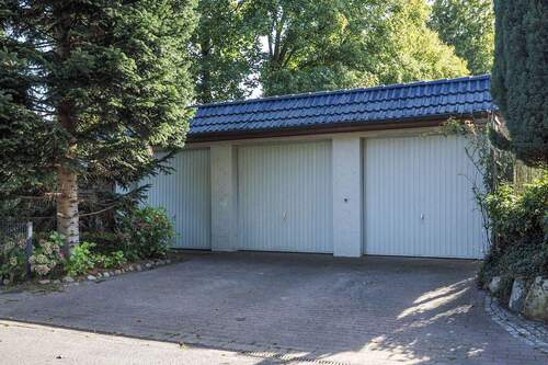 Garagen und Stellplätze - 