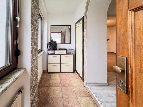 Flur Wohnung 1 EG - Einfamilienhaus mit 195,00 m&sup2; in Reinheim zum Kaufen