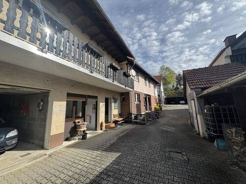 Bild 1 - Zwei Haushälften in idyllischer Lage mit Gartengrundstück!