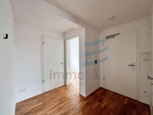 Eingangsbereich und Zugang kleines Zimmer - 3 Zimmer Etagenwohnung in Nauen